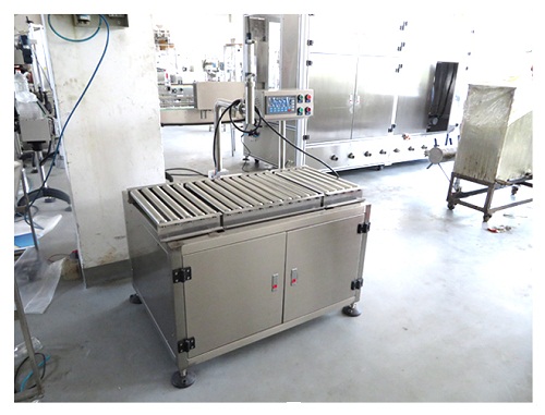 半自動(dòng)稱重式液體灌裝機(jī)