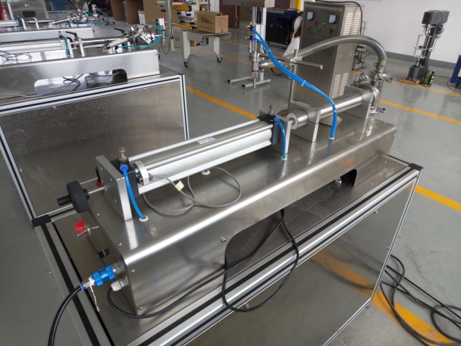 液體半自動(dòng)灌裝機(jī)